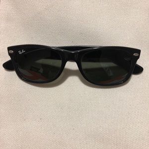 Men’s Ray Ban Wayfarers (new frame version)